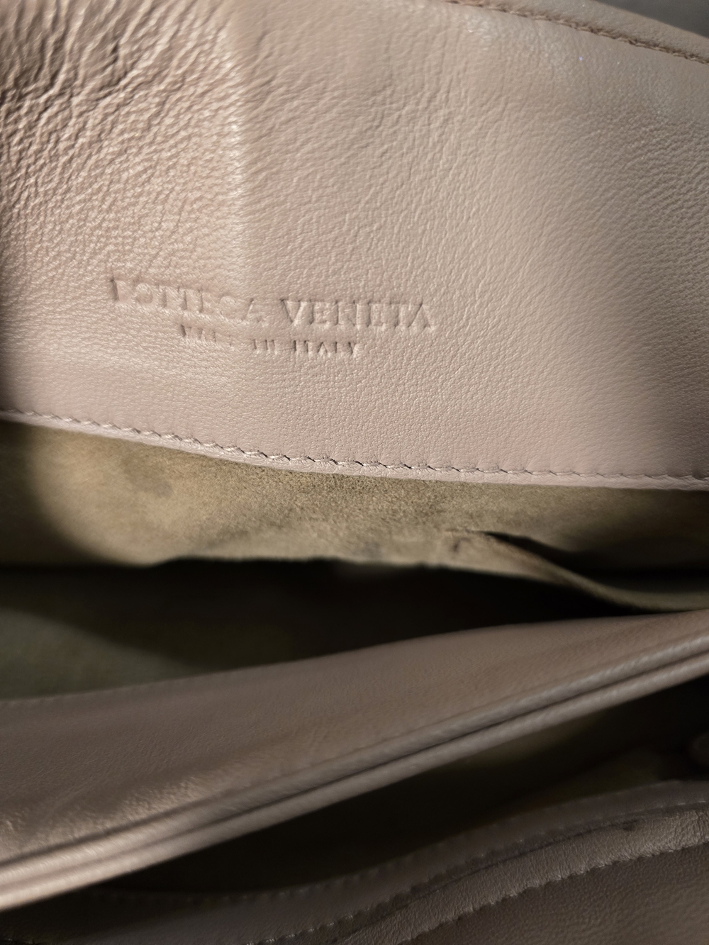 💯 Authentic Bottega Veneta Mauve Intrecciato Leather Bag Gold Chain w/COA - Picture 9 of 16